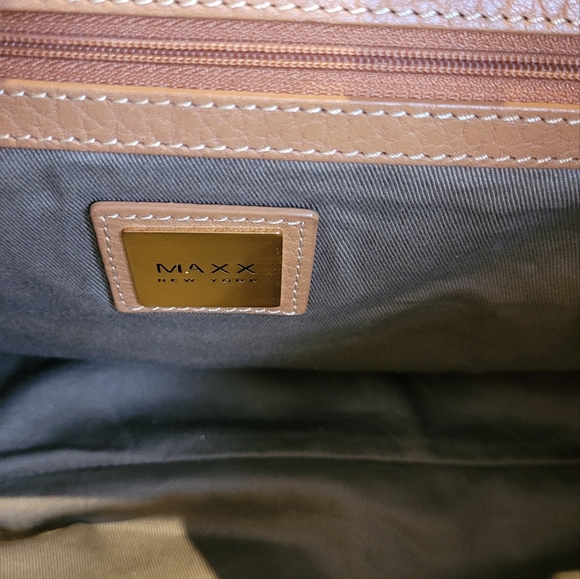 MAXX New York Large Leather Shoulder Bag - Picture 6 of 9